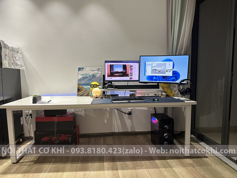 Bàn chân sắt chữ U 2m4 có thể ngồi 2 người thoải mái.